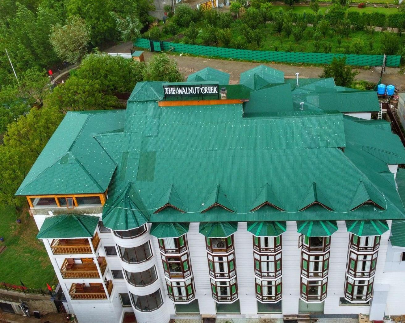 The Walnut Creek Pahalgam Hotel Exterior foto