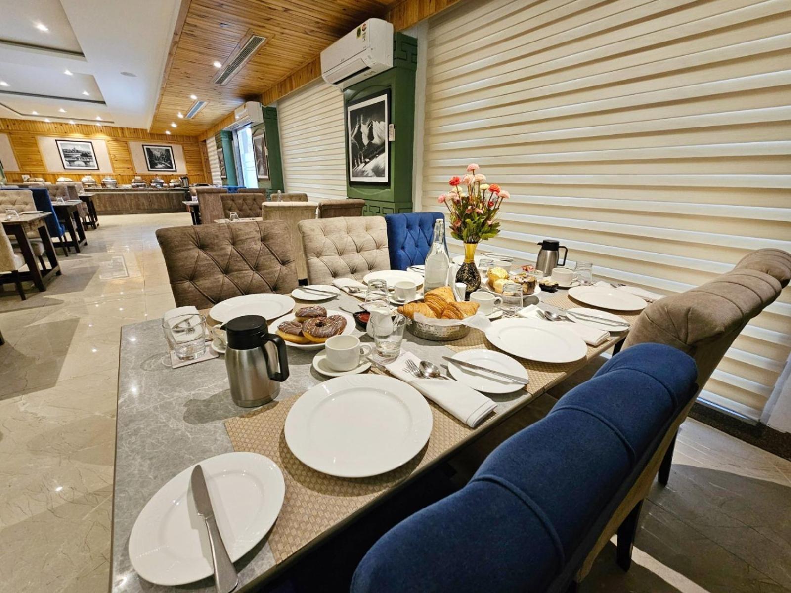The Walnut Creek Pahalgam Hotel Exterior foto